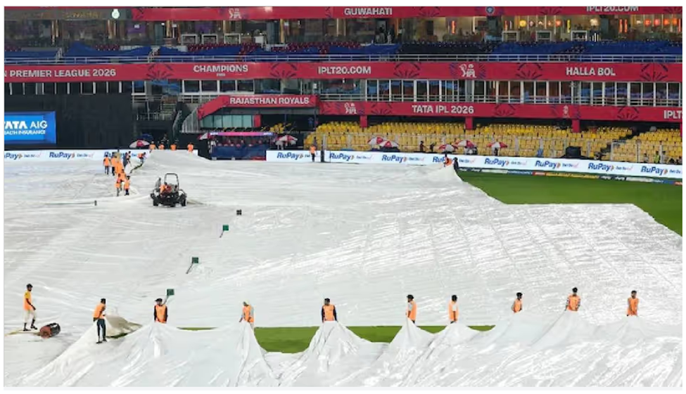 বার্সাপাড়া গ্রাউন্ডস্টাফকে ACA-র ২৫ লক্ষ পুরস্কার, বৃষ্টির মধ্যেও মাঠ বাঁচানোর স্বীকৃতি