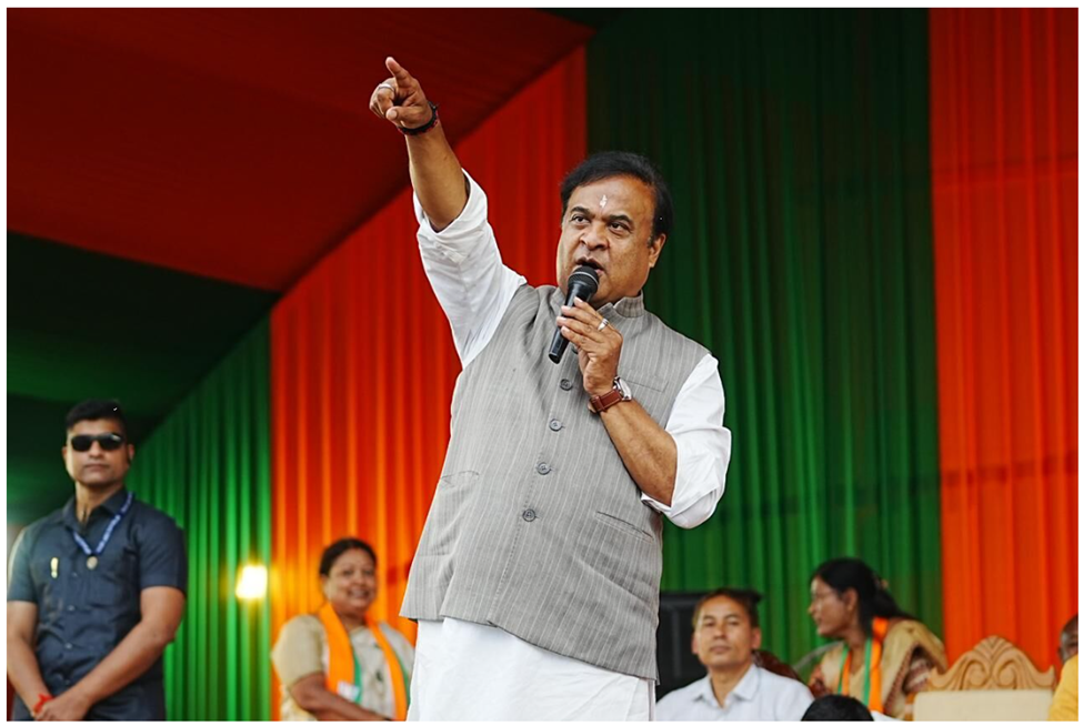 হিমন্ত মমতা অনুপ্রবেশকারী বিতর্কে উত্তাল রাজনীতি — পাল্টা টাকায় ভোট কেনার অভিযোগ মমতার