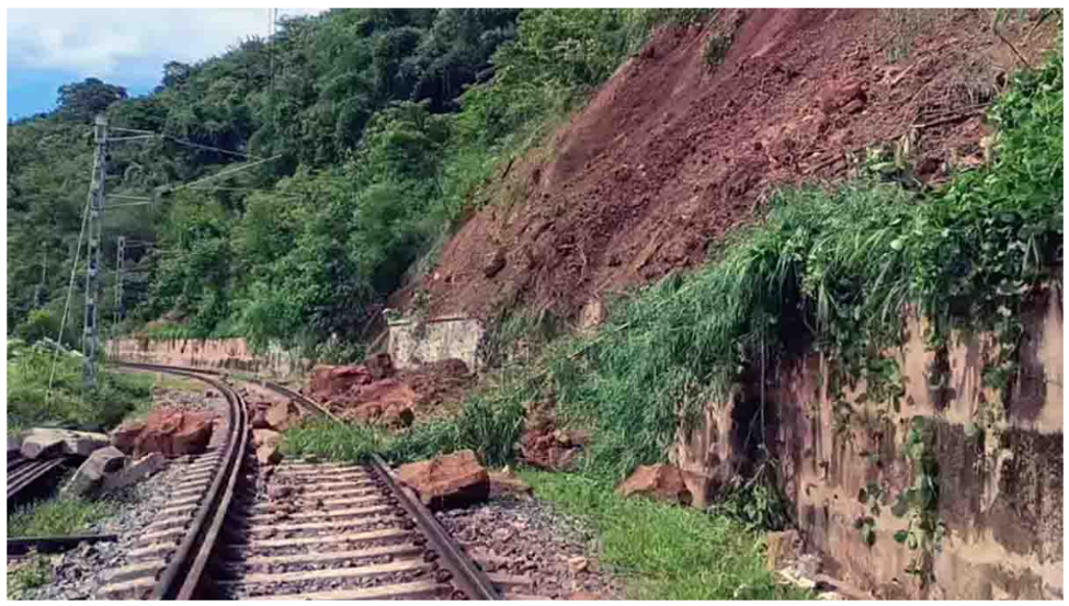 লামডিং বদরপুর পাহাড়ি সেকশনে ধসে ব্যাহত ট্রেন চলাচল